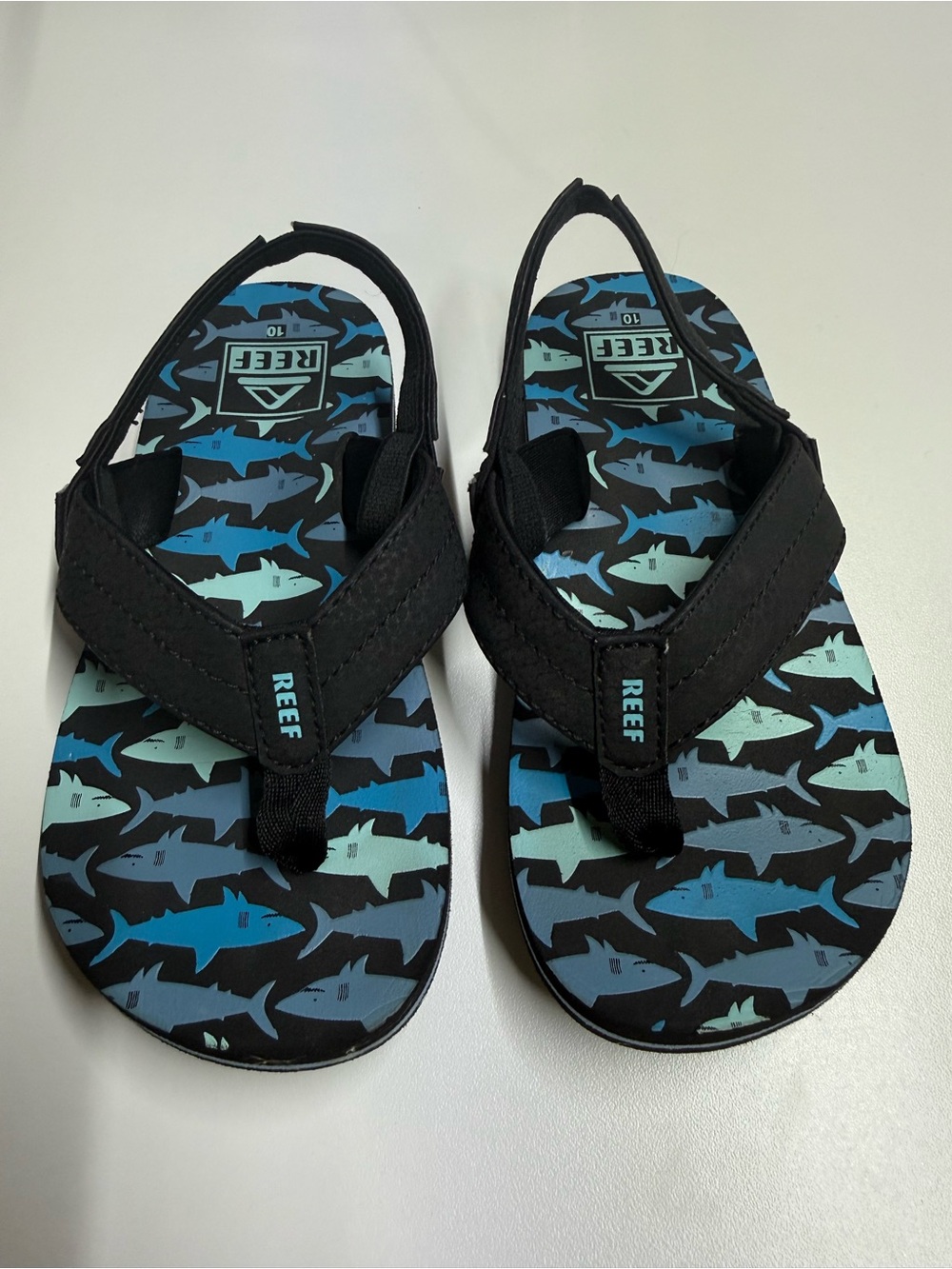 Reef Kids Shark Print Black & Blue Flip Flop Sandals Kids size 10